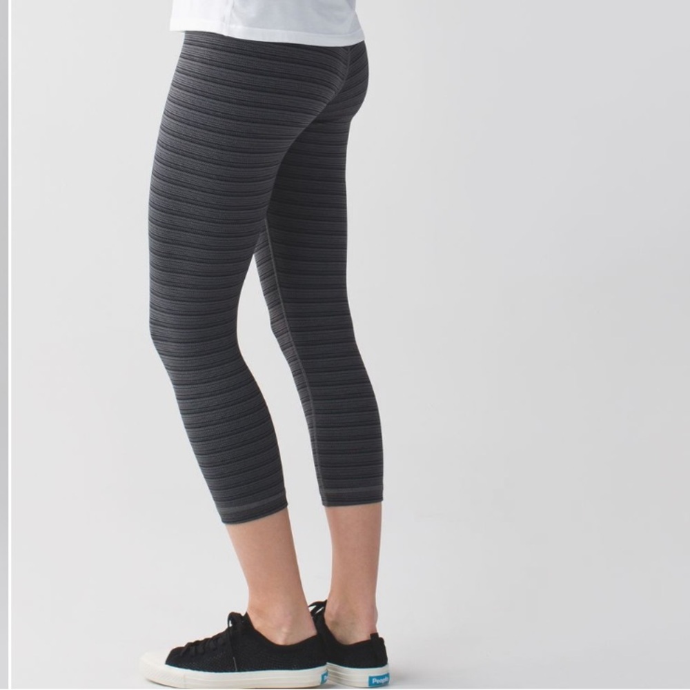 Lululemon Wunder Under Crop II Textured Stripe Slate Deep Coal‎ size 2